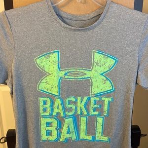 NWOT Under Armour semi fitted tshirt M